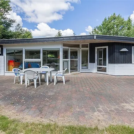 Two-bedroom Holiday In * Hals